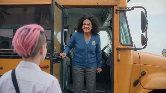 Doña Fela yelling from the yellow school bus
